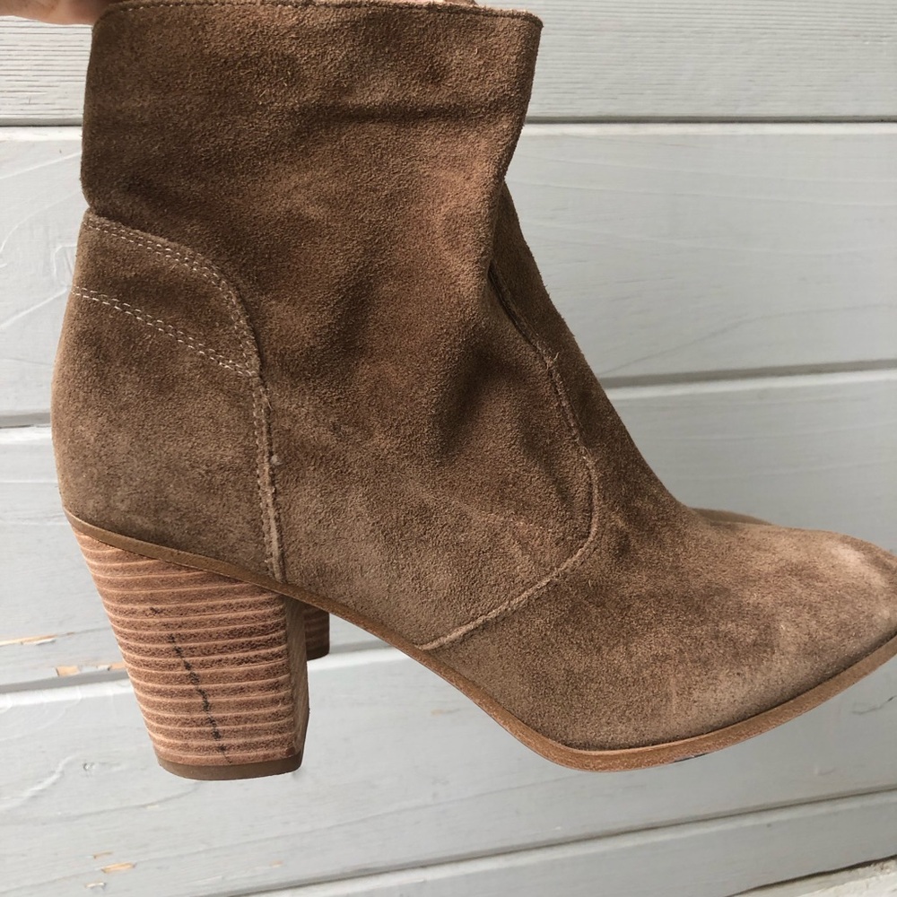 Vince Camuto Taupe Suede Stacked Heel Ankle Boots. Size 9.